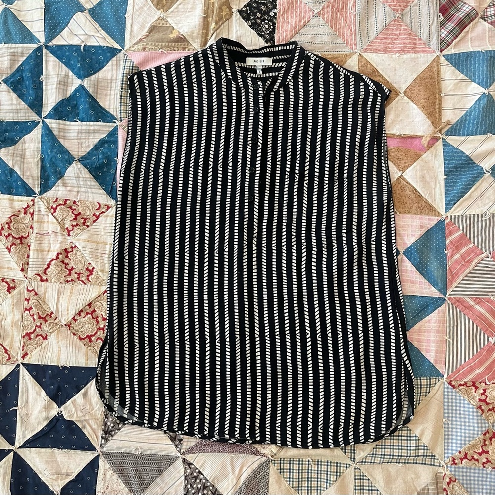 Reiss Brand black and white patterned flowy top size 6